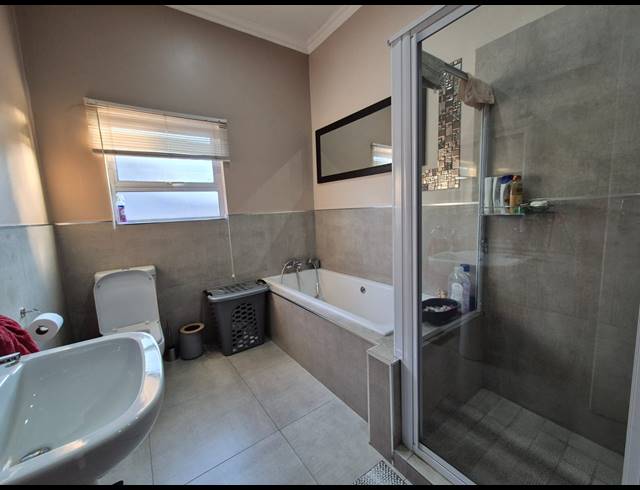 3 BEDROOM TOWNHOUSE FOR SALE IN VANDERBIJLPARK SW 5